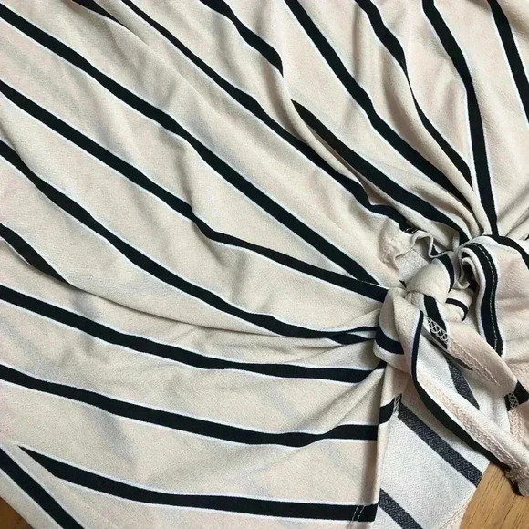 Adrianna Papell Striped Sleeveless Top Tie Front - Picture 2 of 5